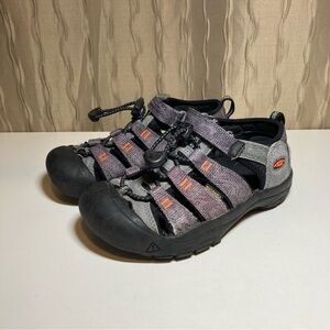 Keen Newport H2 Youth 13 Closed Toe Toggle Laced Grey Black Water Shoes